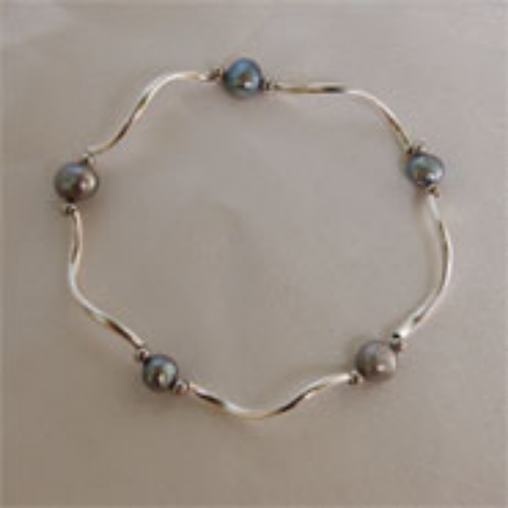 Silver  gray  fresh  water  pearl  bracelet